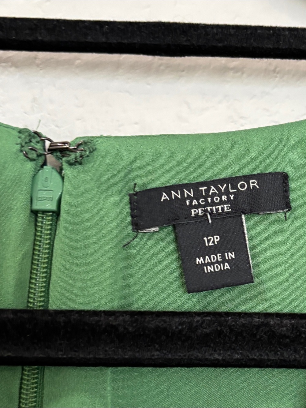 Ann Taylor Factory Green Floral Tie Neck Tiered Long Sleeve Dress Size 12 Petite - Picture 5 of 5